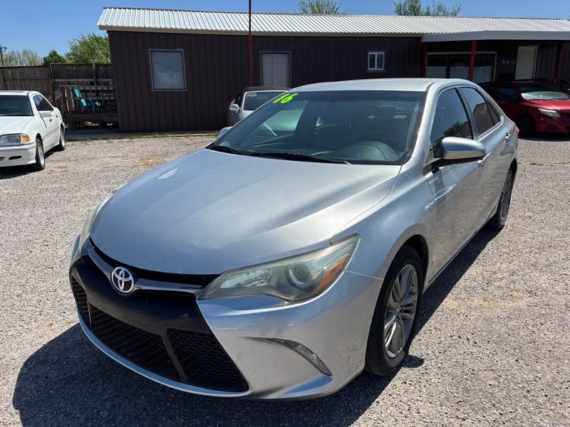 2016 Toyota Camry SE Sedan 4D